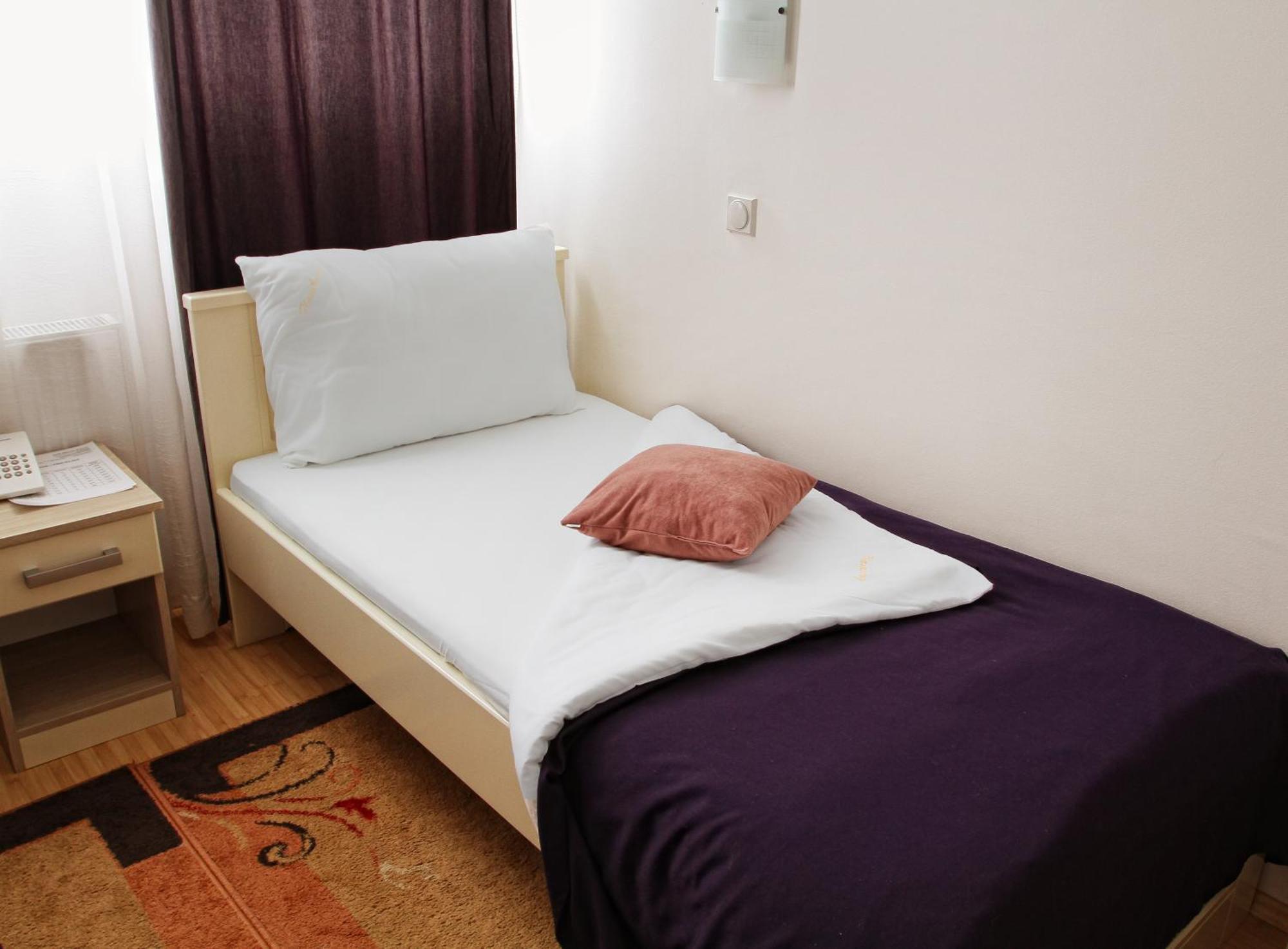 Zaječar Garni Hotel Hamburg מראה חיצוני תמונה