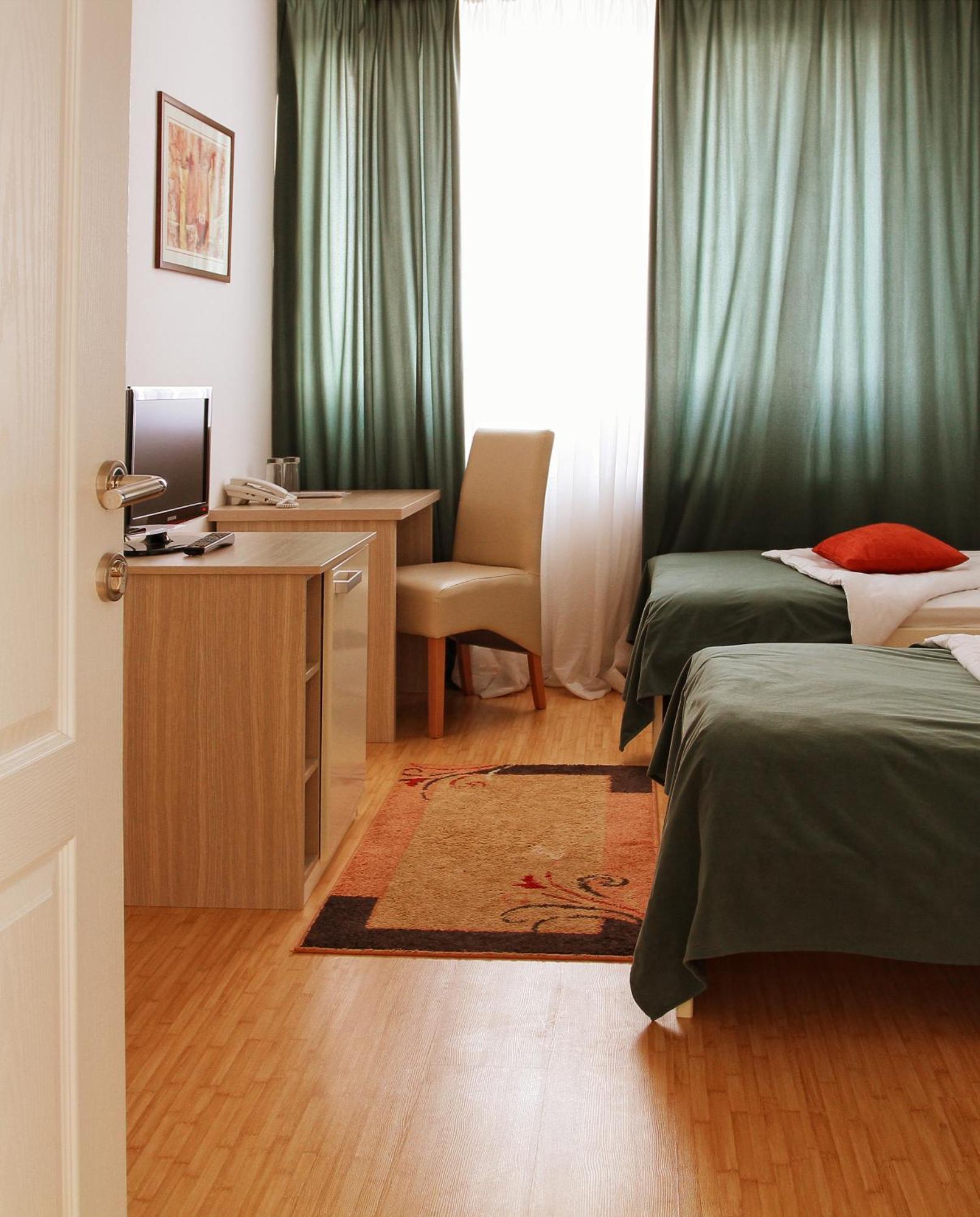 Zaječar Garni Hotel Hamburg מראה חיצוני תמונה